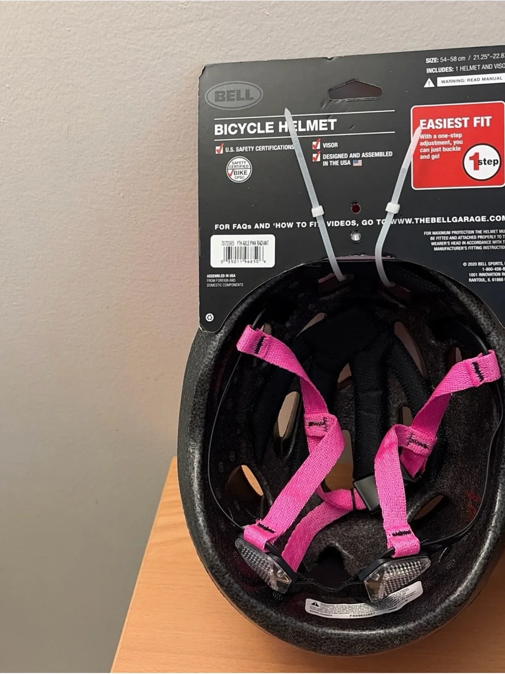 Axle Kids' Helmet in Bright Pink